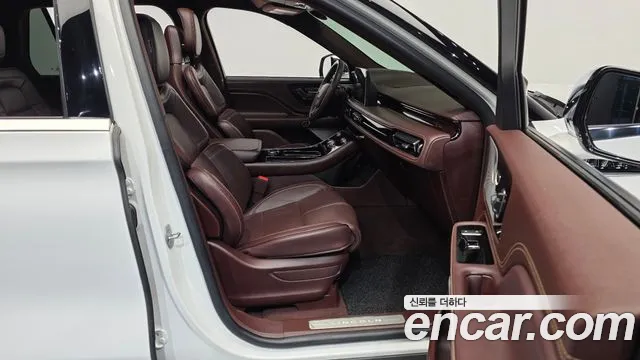 Lincoln Aviator — фото 11