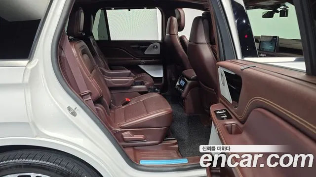 Lincoln Aviator — фото 12