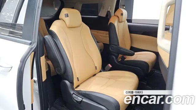 Kia Carnival — фото 11