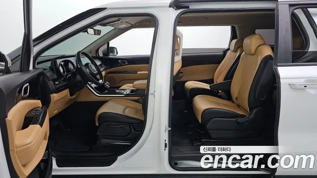 Kia Carnival — фото 17