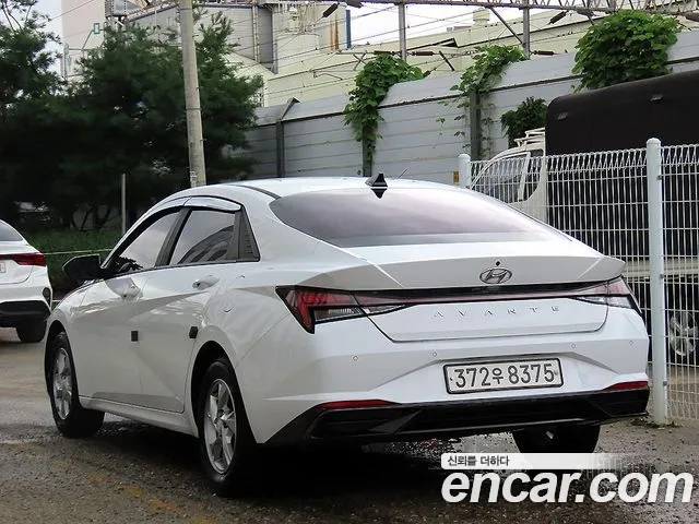 Hyundai Avante — фото 2