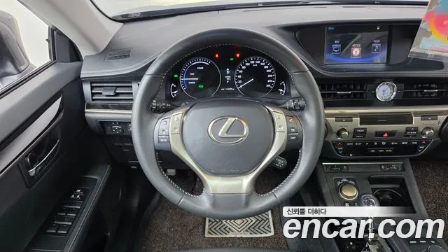 Lexus ES — фото 13