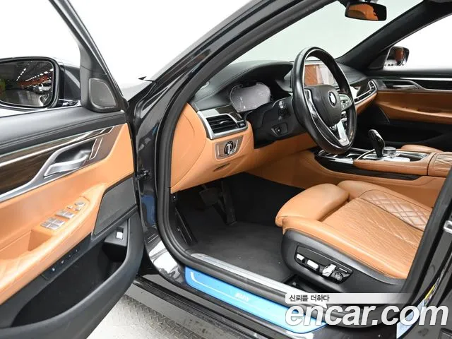 BMW 7-Series — фото 11
