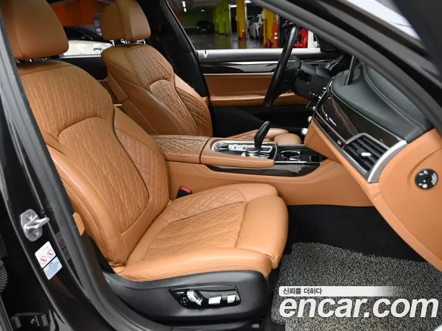 BMW 7-Series — фото 10