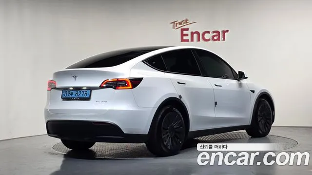 Tesla Model Y — фото 1