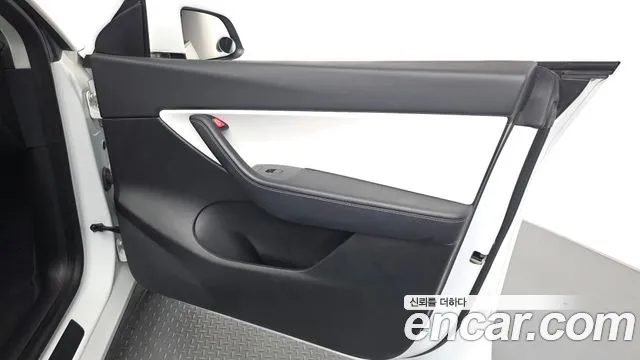Tesla Model Y — фото 24