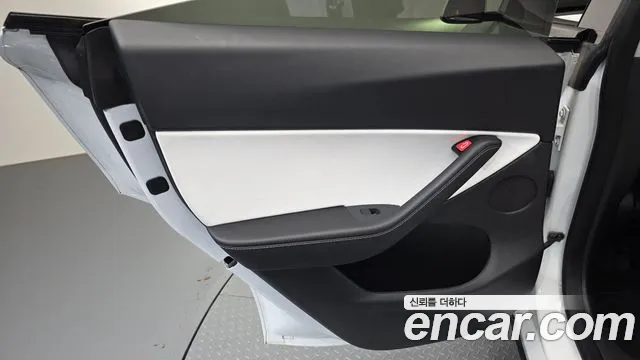 Tesla Model Y — фото 25