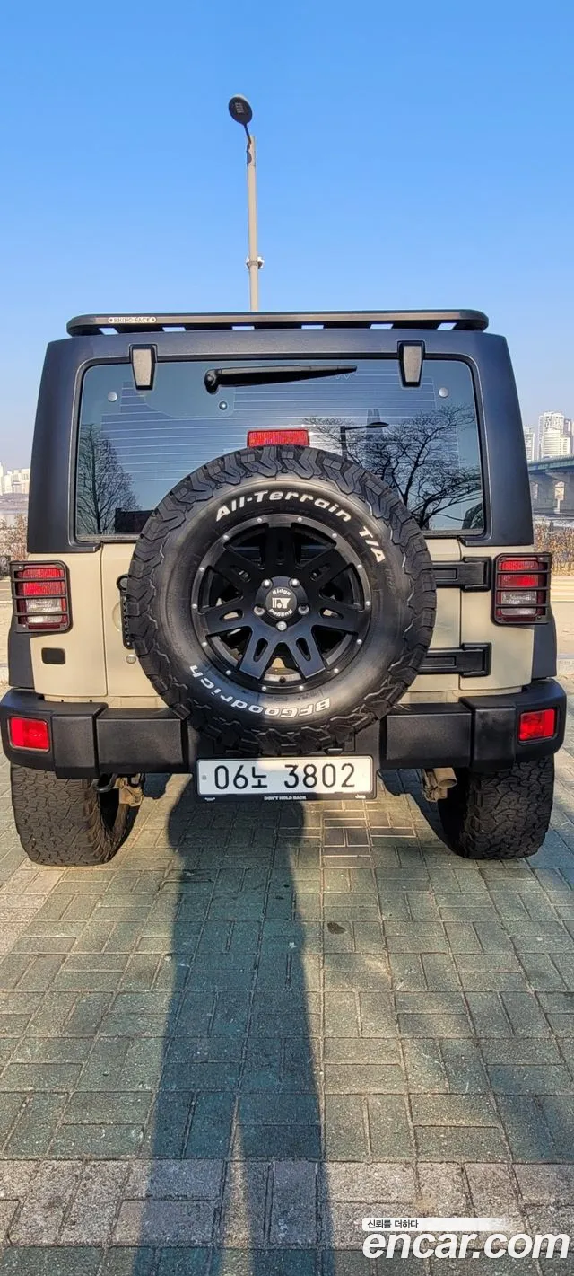 Jeep Wrangler — фото 11
