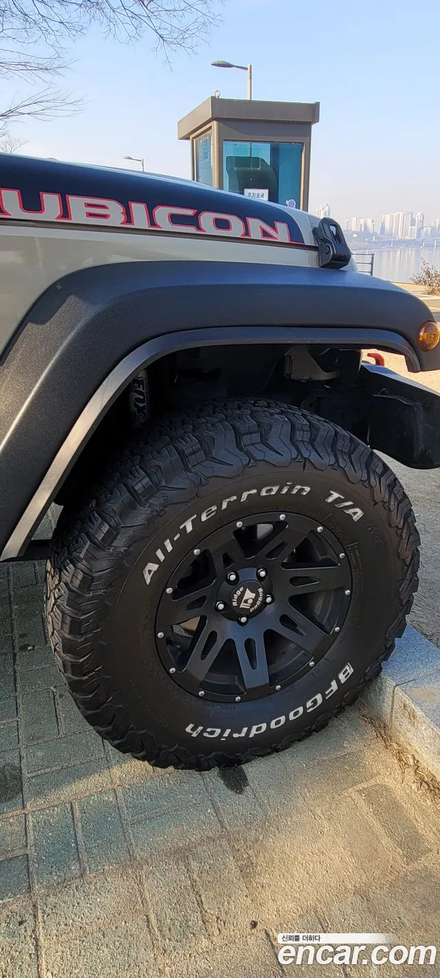 Jeep Wrangler — фото 7