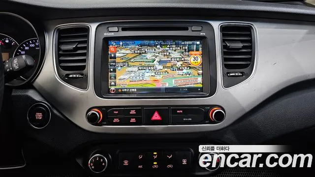Kia Carens — фото 15