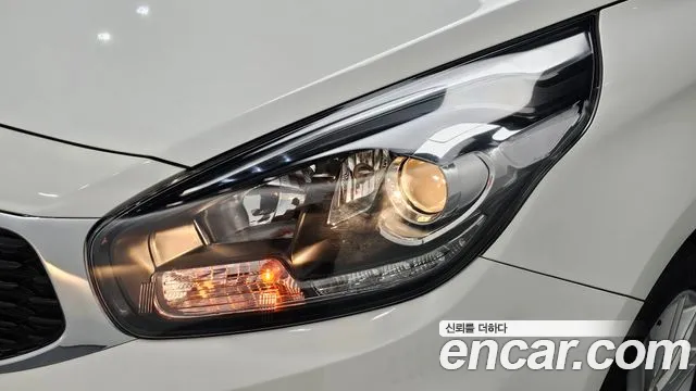 Kia Carens — фото 22