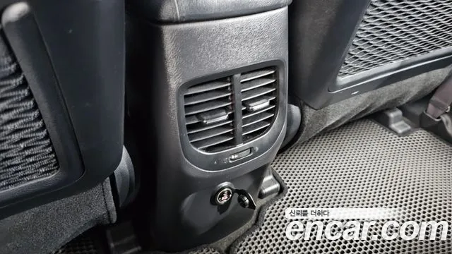 Kia Carens — фото 29