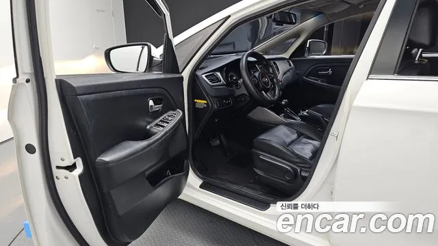 Kia Carens — фото 10