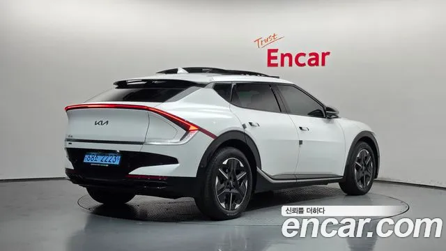 Kia EV6 — фото 1