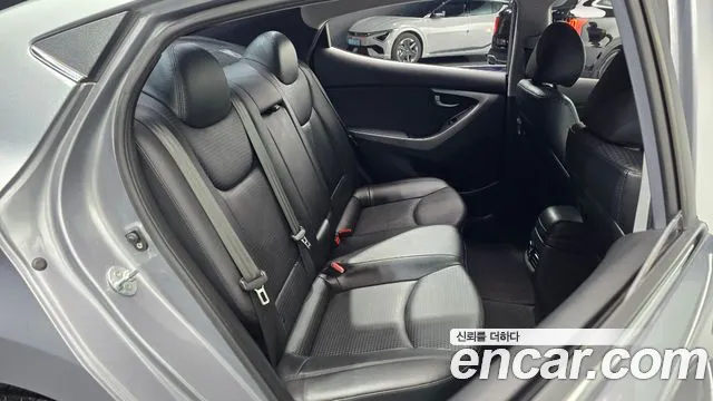 Hyundai Avante — фото 26