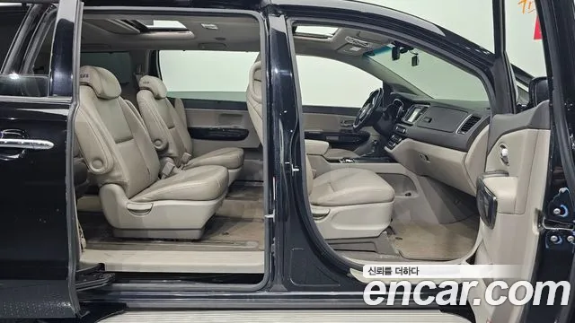 Kia Carnival — фото 26