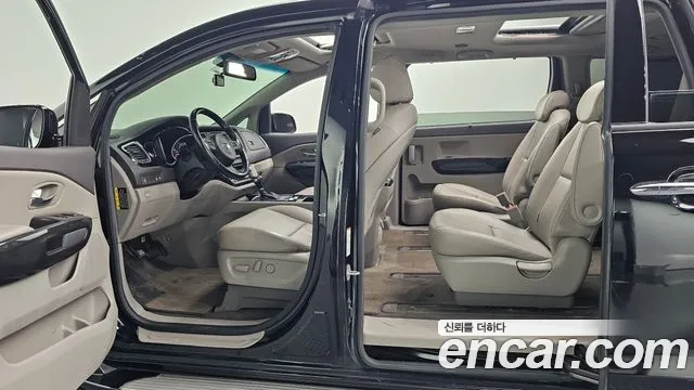 Kia Carnival — фото 29