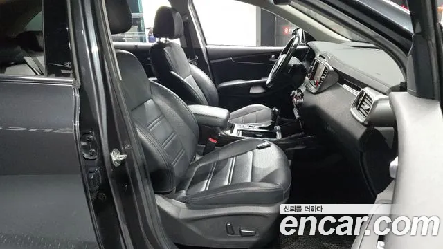 Kia Sorento — фото 11