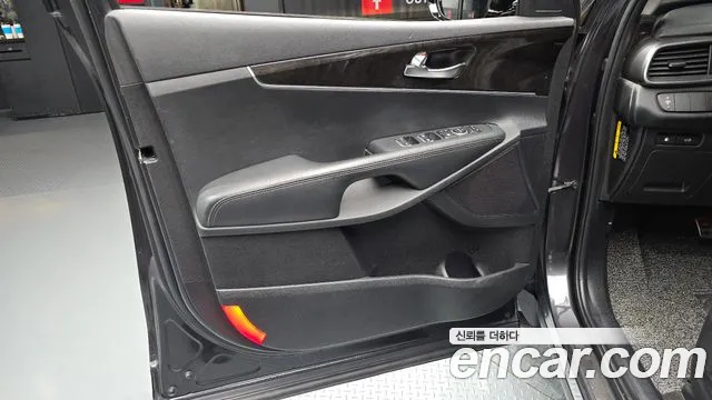 Kia Sorento — фото 24