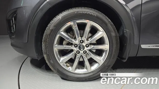 Kia Sorento — фото 4