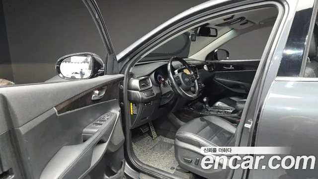 Kia Sorento — фото 9