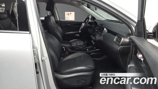 Kia Sorento — фото 11