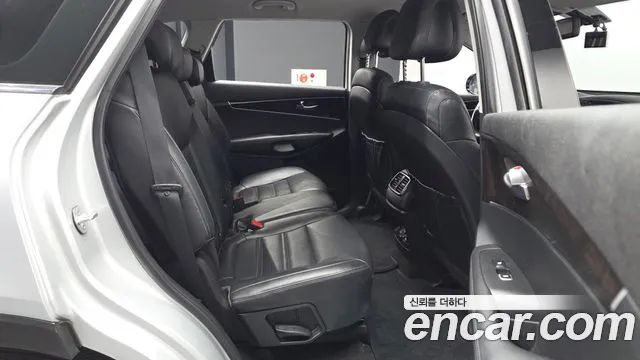 Kia Sorento — фото 12