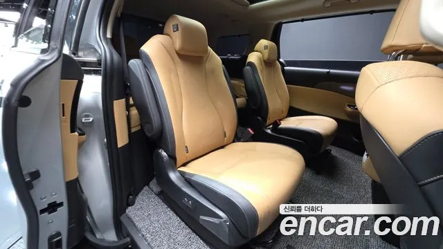 Kia Carnival — фото 12