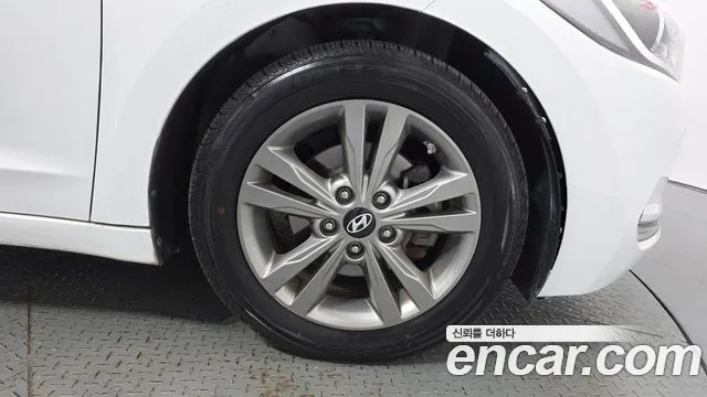 Hyundai Avante — фото 21