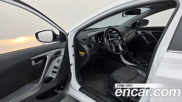 Hyundai Avante — фото 10