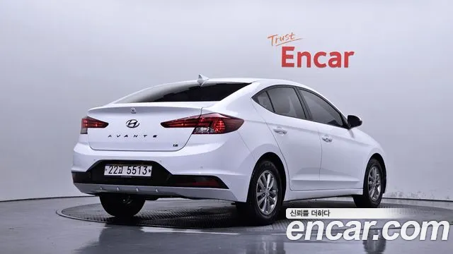 Hyundai Avante — фото 1