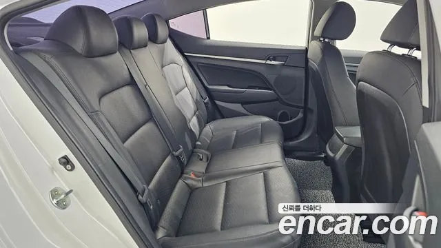 Hyundai Avante — фото 11