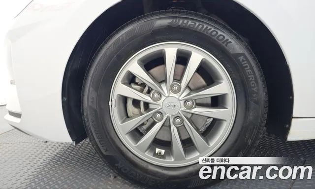 Hyundai Avante — фото 4