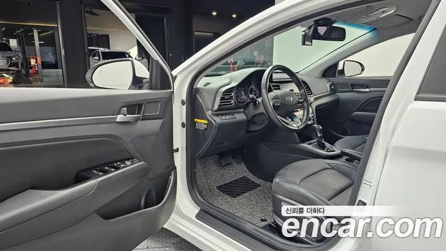 Hyundai Avante — фото 9