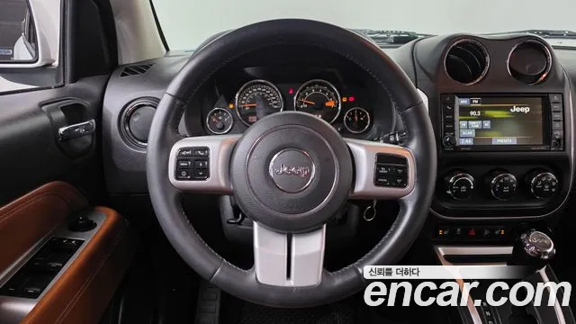 Jeep Compass — фото 13