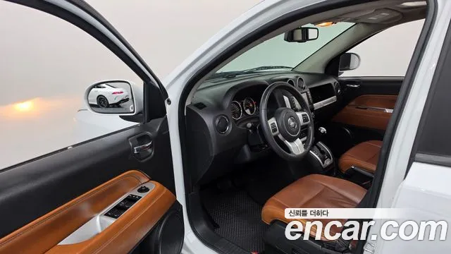 Jeep Compass — фото 10