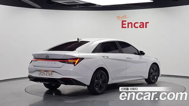 Hyundai Avante — фото 2