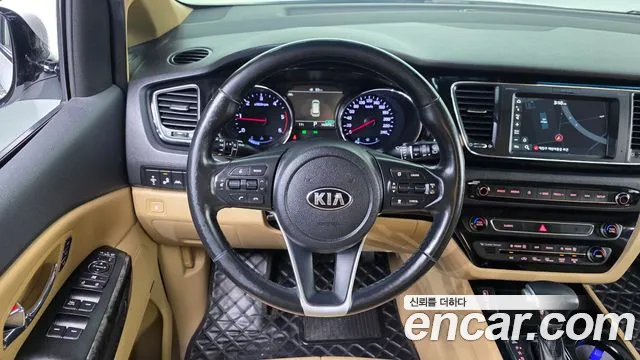 Kia Carnival — фото 15