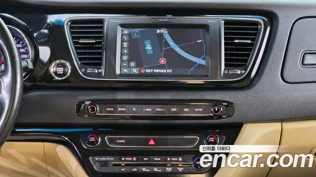 Kia Carnival — фото 18