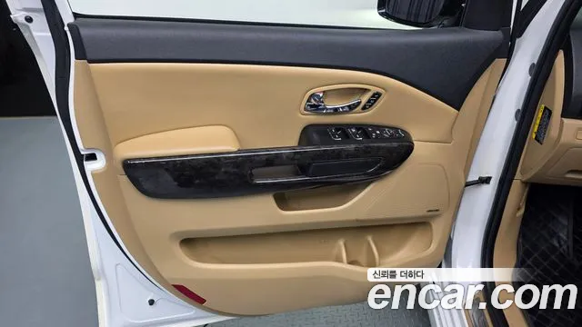 Kia Carnival — фото 24
