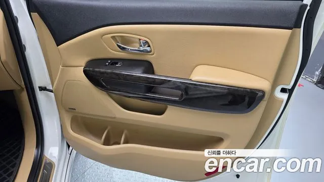 Kia Carnival — фото 25