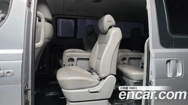 Hyundai Starex — фото 12