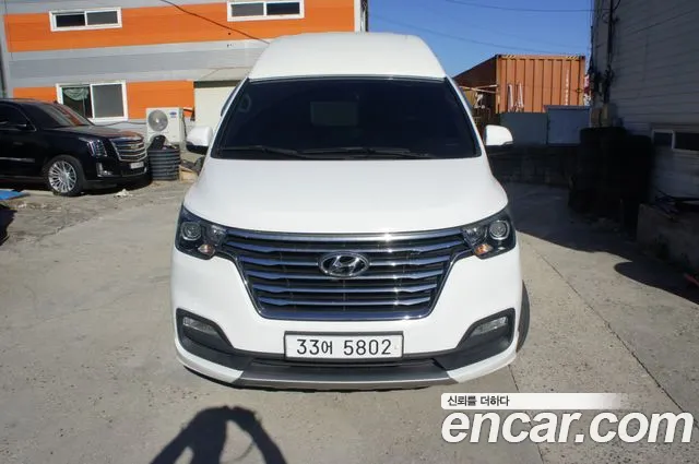 Hyundai Starex — фото 1