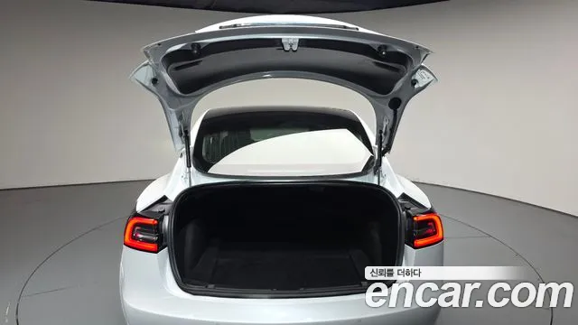 Tesla Model 3 — фото 19