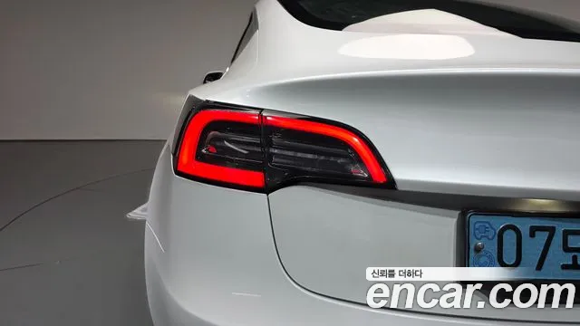 Tesla Model 3 — фото 23