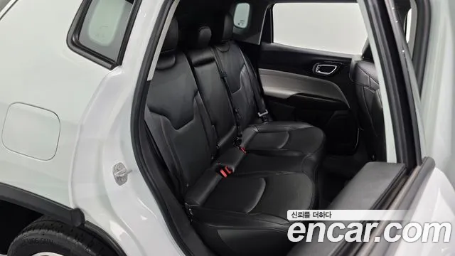 Jeep Compass — фото 11