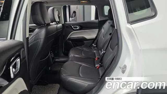 Jeep Compass — фото 12