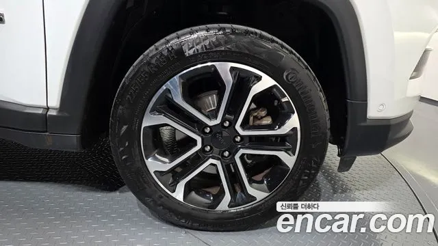 Jeep Compass — фото 22