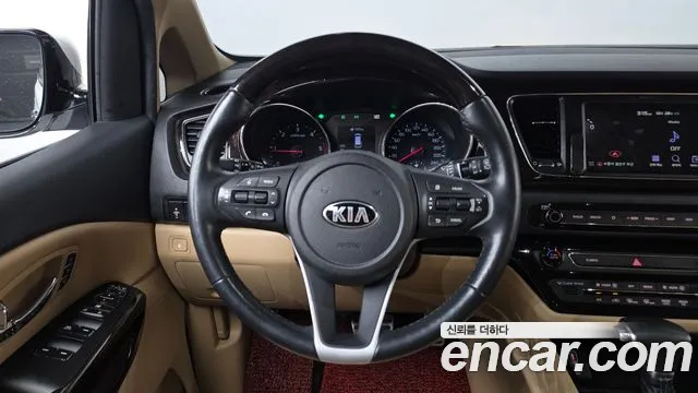 Kia Carnival — фото 13
