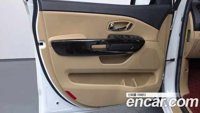 Kia Carnival — фото 24